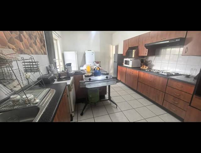 5 BEDROOM HOUSE FOR SALE IN ROODEPOORT CENTRAL